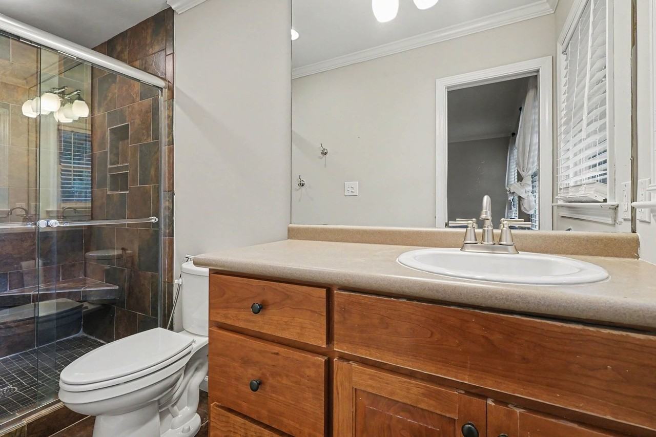 290 University Cir - Photo 4 of 31