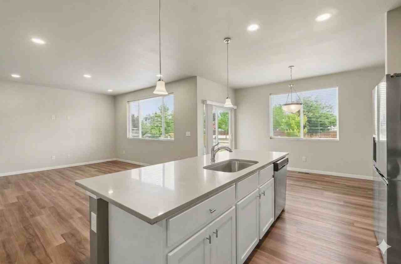 3774 Beech Tree St - Photo 4 of 29