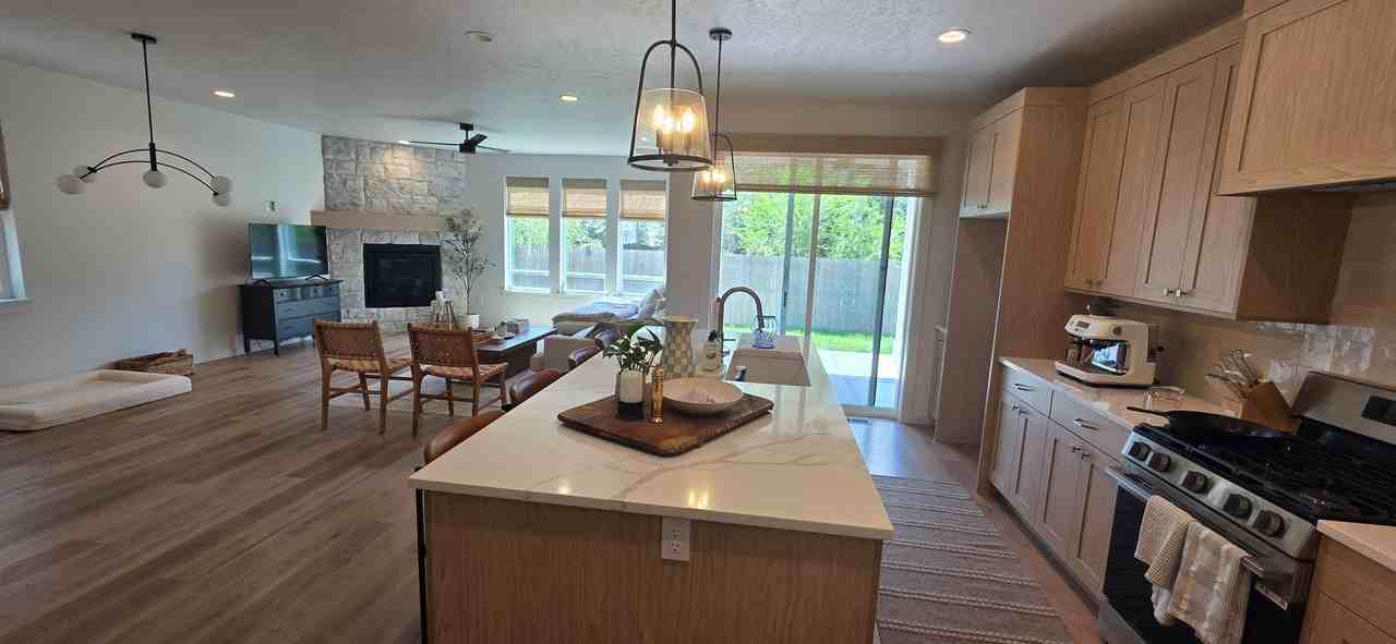 9647 W Kate Dr - Photo 6 of 29