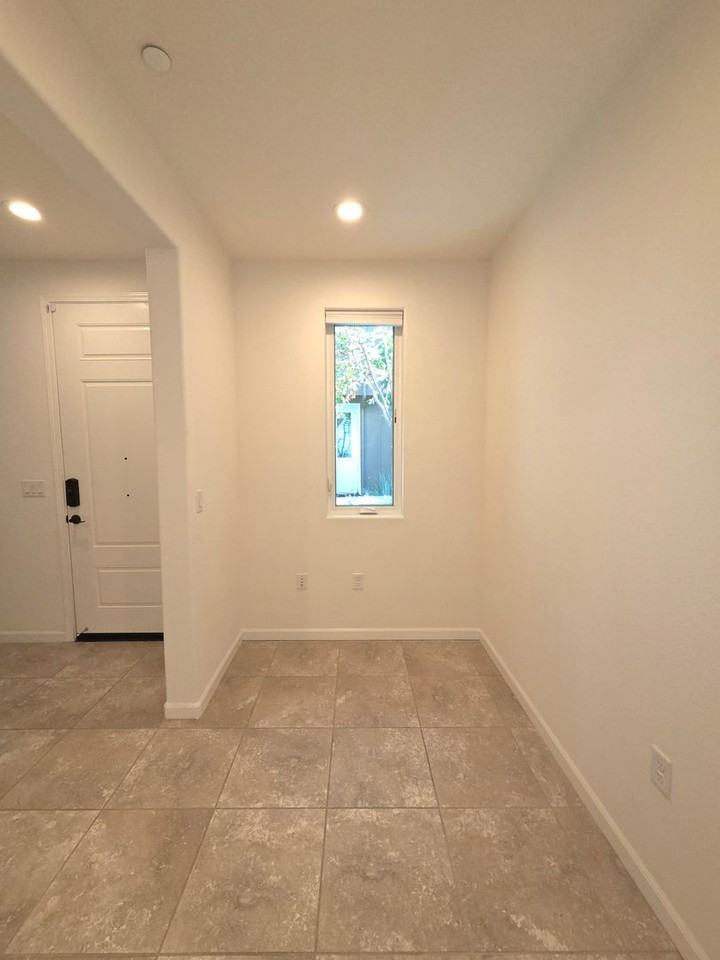 5577 Apex Dr - Photo 5 of 36