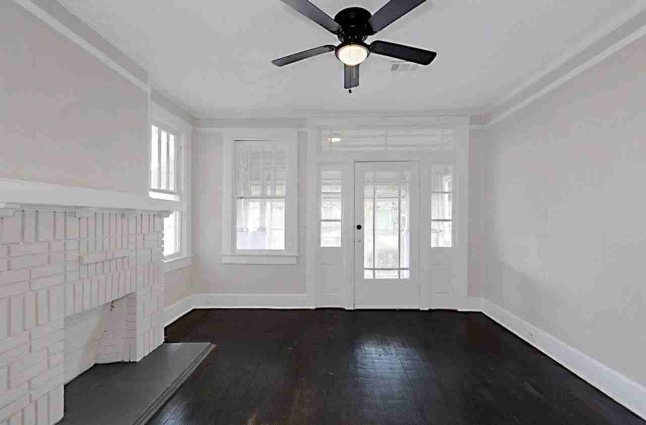 1037 30th St - Photo 4 of 17