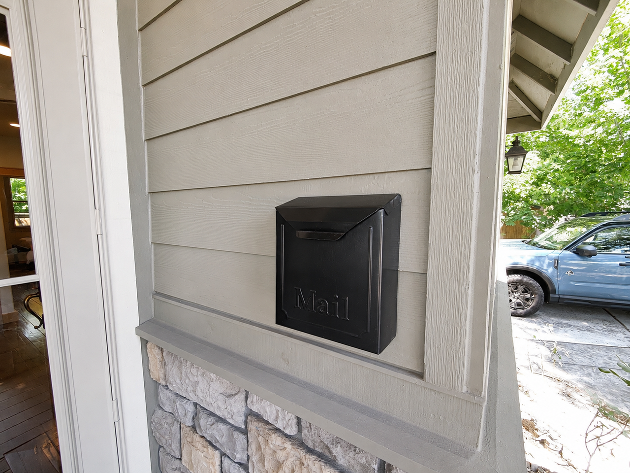 459 Nw Broadway St - Photo 4 of 36
