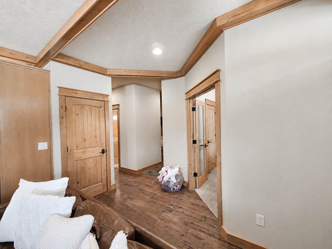 459 Nw Broadway St - Photo 6 of 36