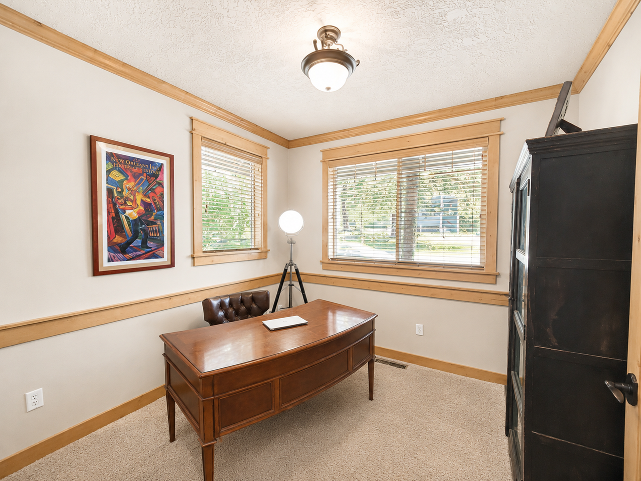 459 Nw Broadway St - Photo 7 of 36