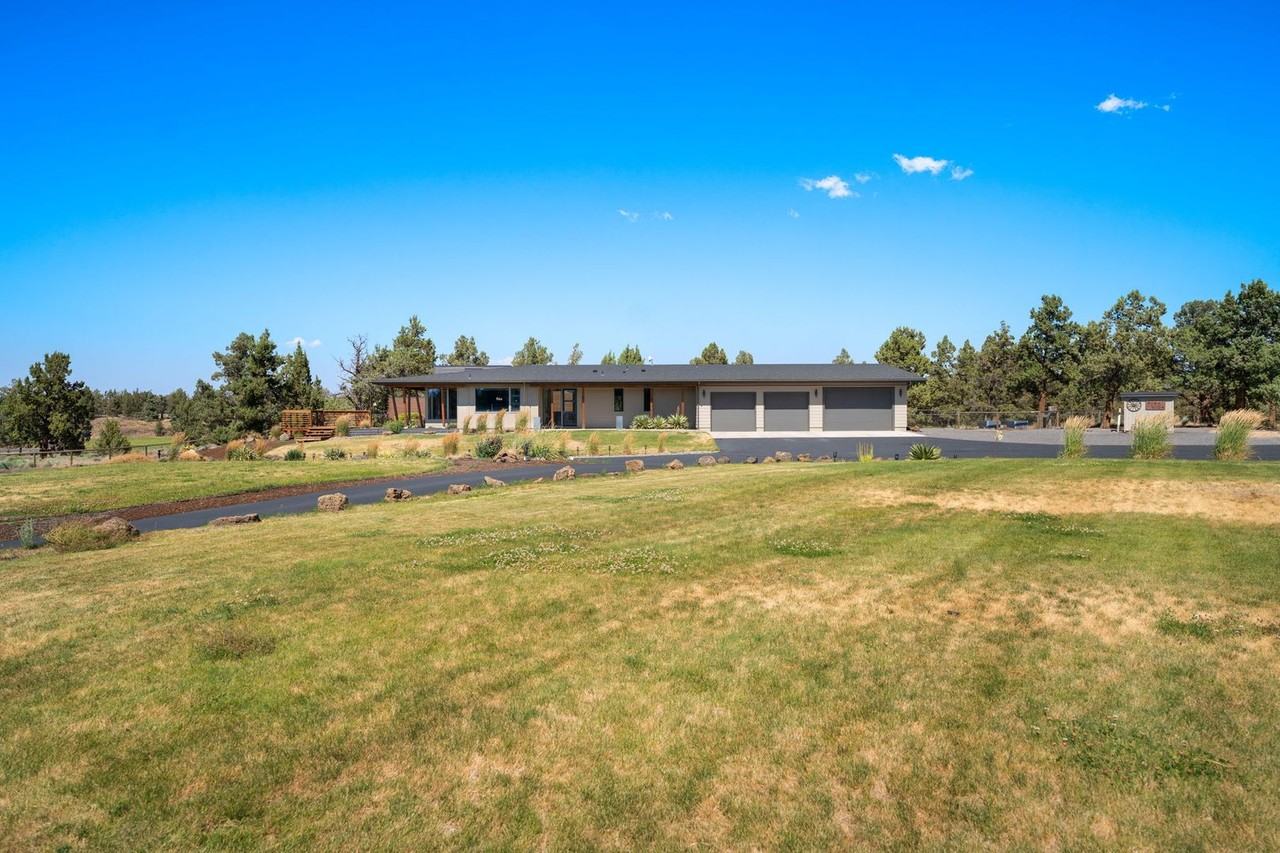 64144 Pioneer Loop - Photo 3 of 50