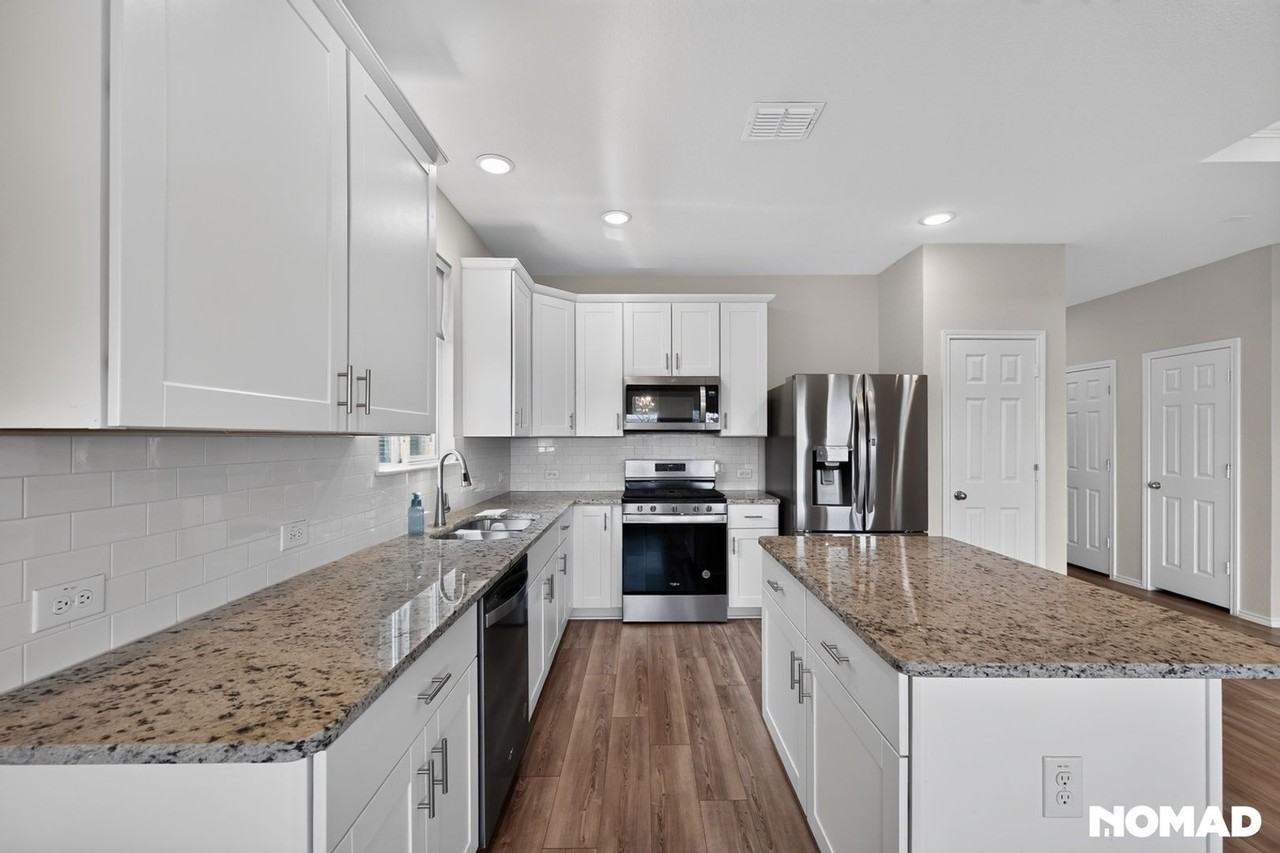 1128 Timberhurst Trl - Photo 4 of 32