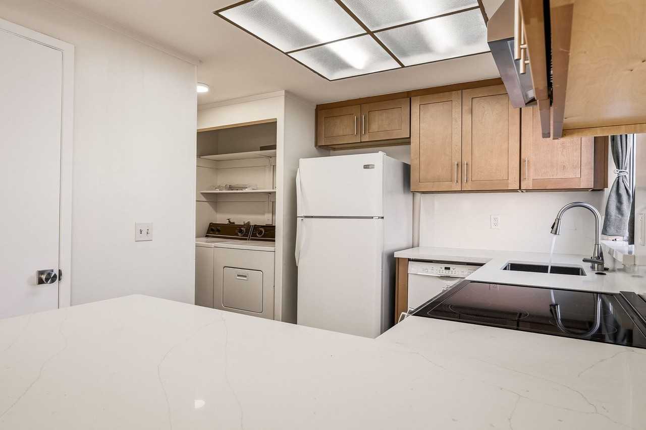 532 Tyrella Ave - Photo 7 of 28