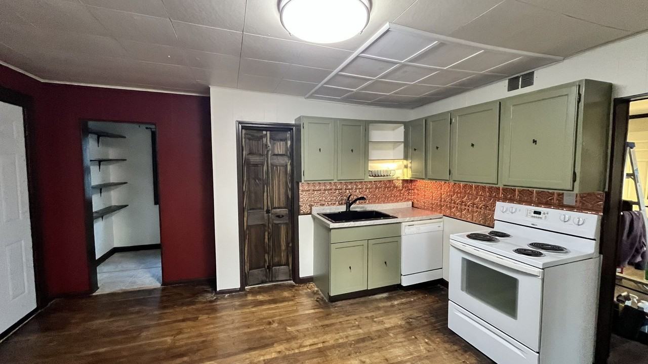 705 E 6th St #2 - Photo 5 of 13