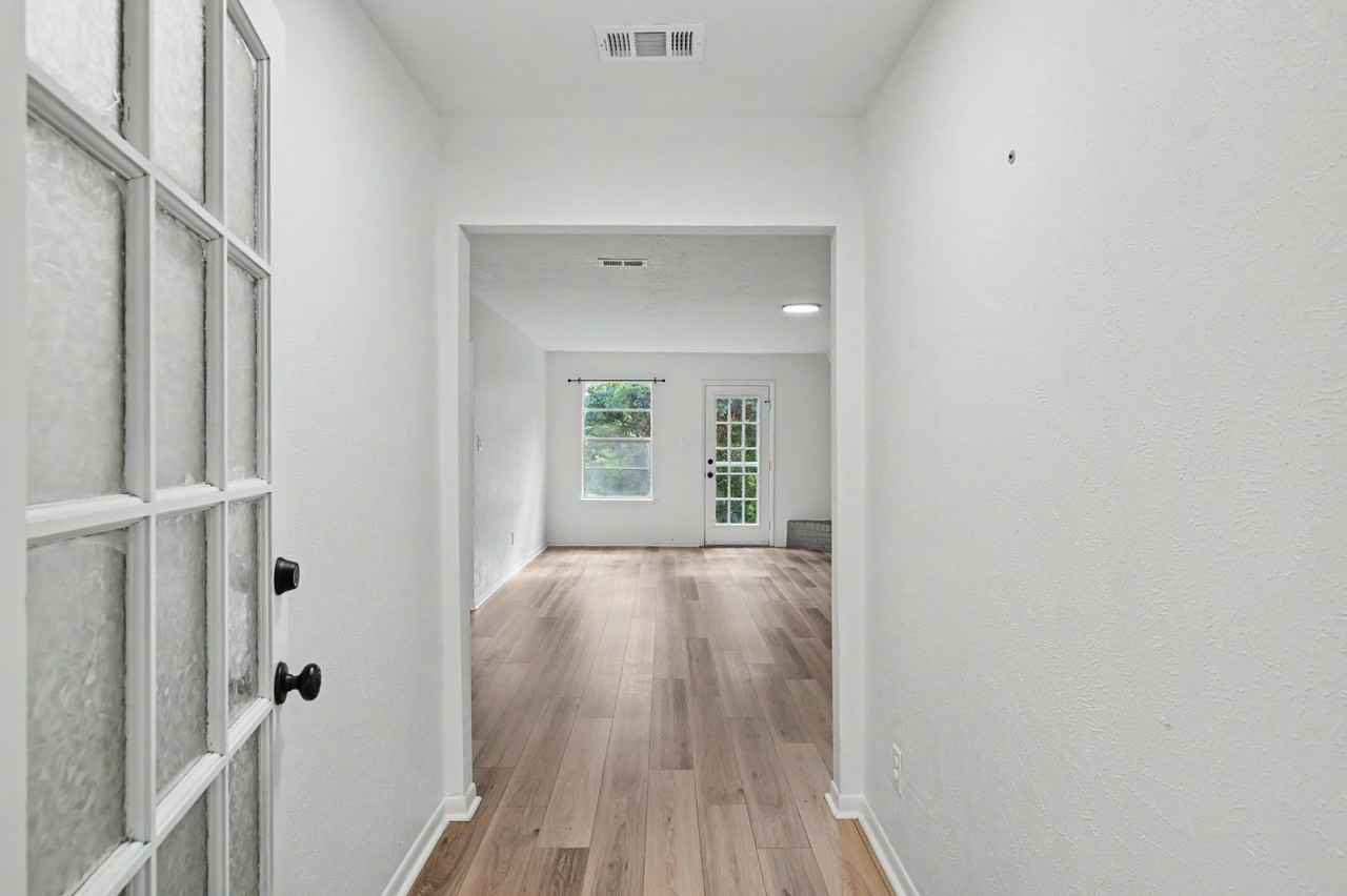 1409 S 3rd St - Photo 3 of 25
