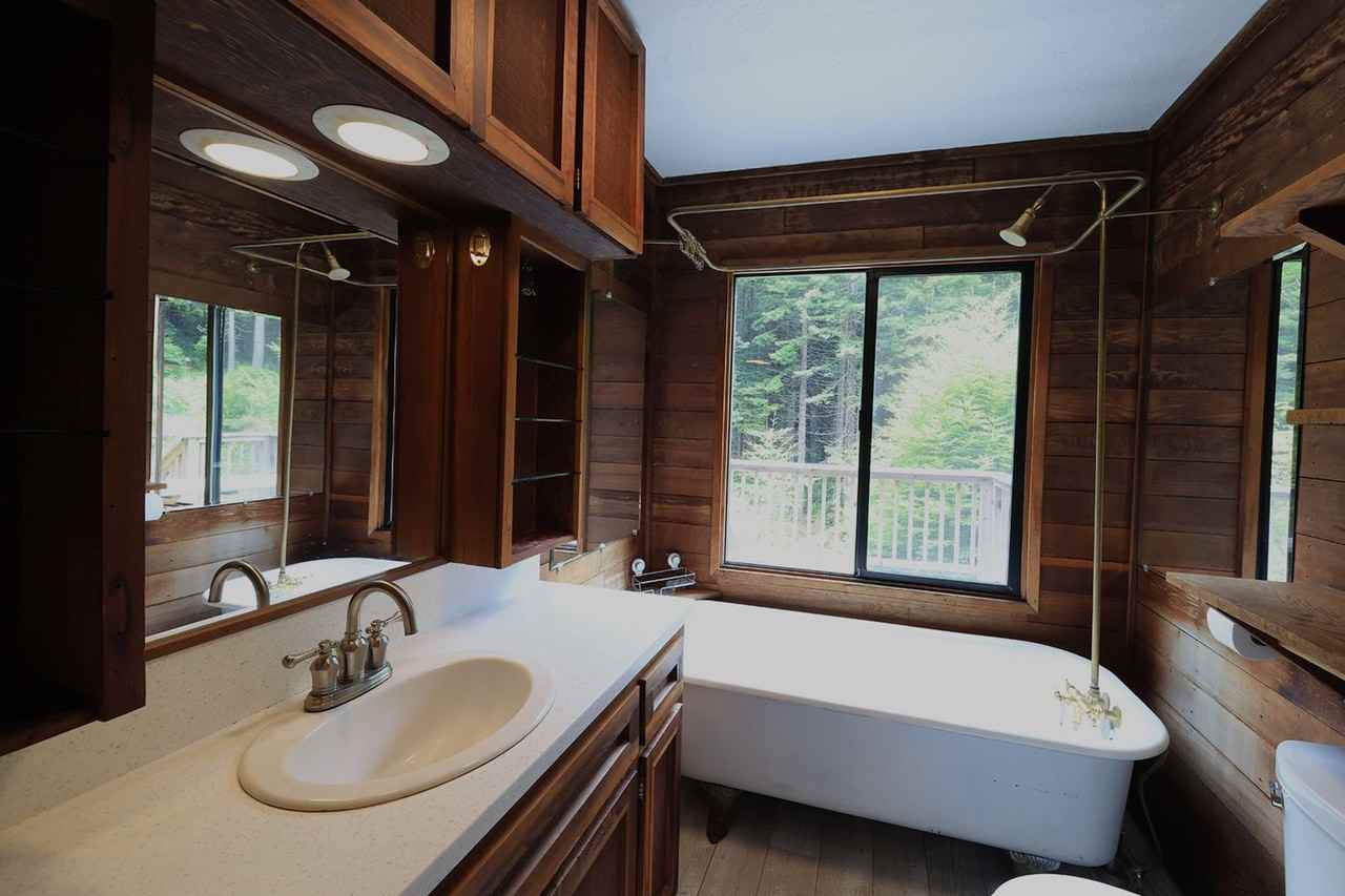 4452 Greenwood Heights Dr - Photo 5 of 21