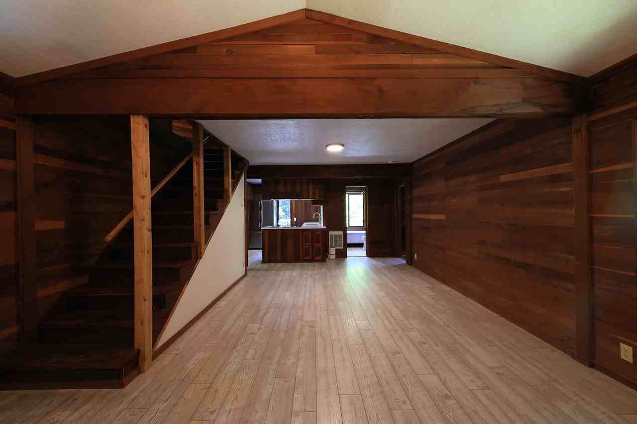 4452 Greenwood Heights Dr - Photo 4 of 21