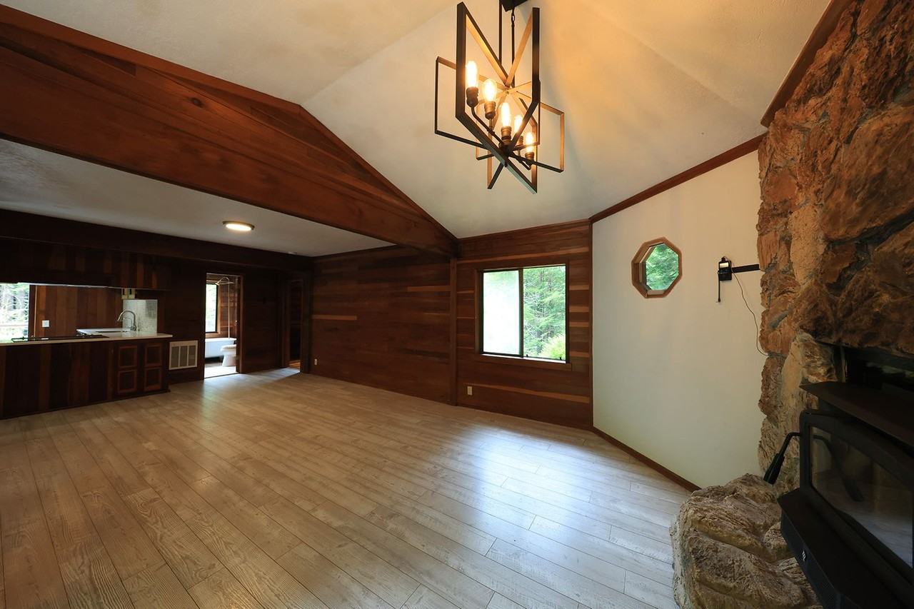 4452 Greenwood Heights Dr - Photo 3 of 21