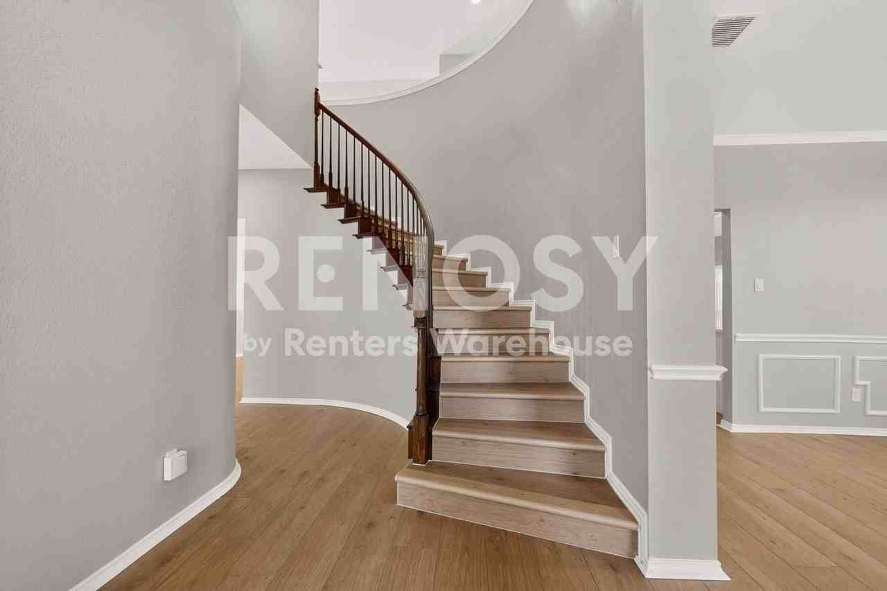 619 Ridgemont Dr - Photo 7 of 48