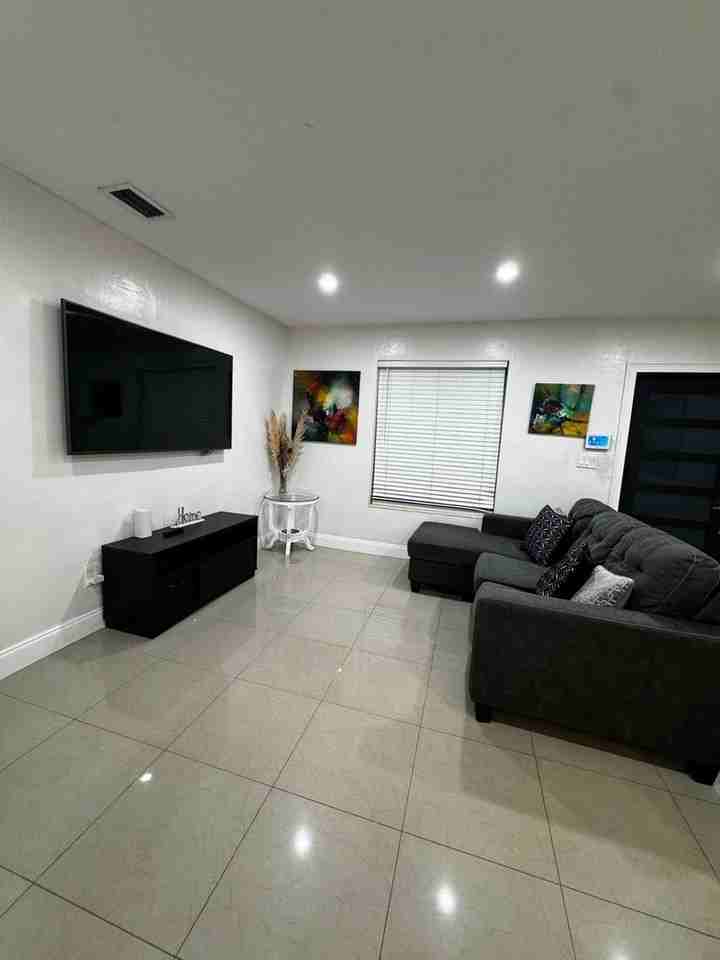 1071 Nw 85th St - Photo 3 of 27
