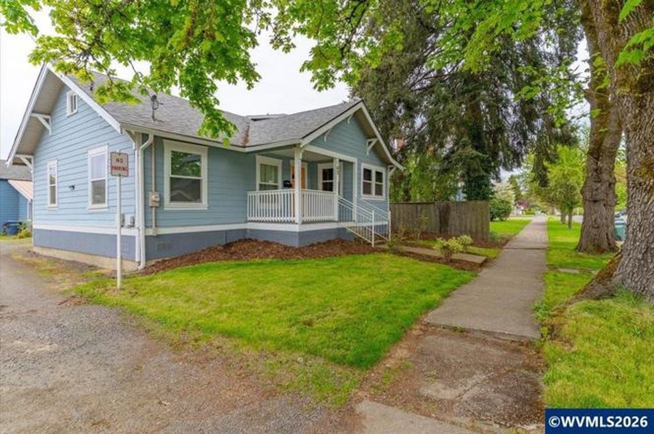 162 Ecols St N - Photo 3 of 23