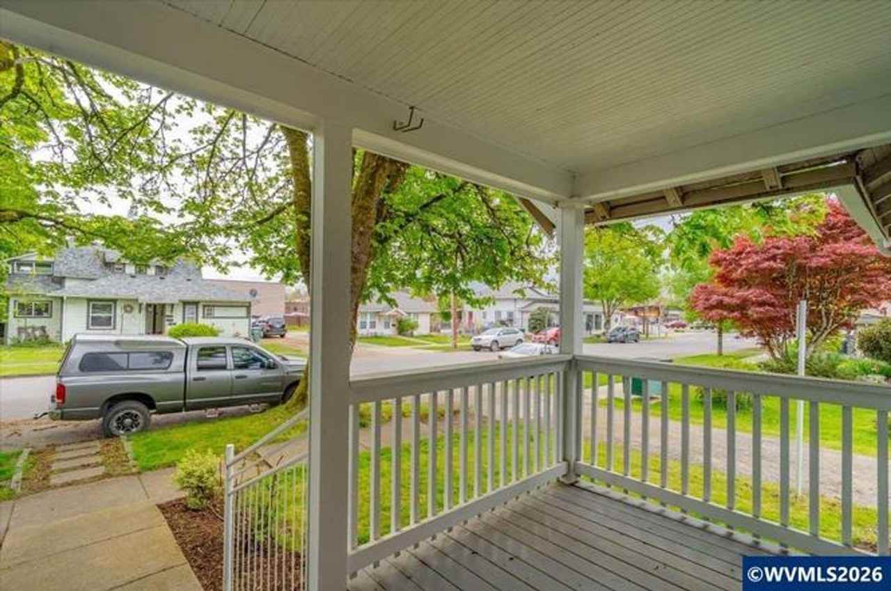 162 Ecols St N - Photo 4 of 23