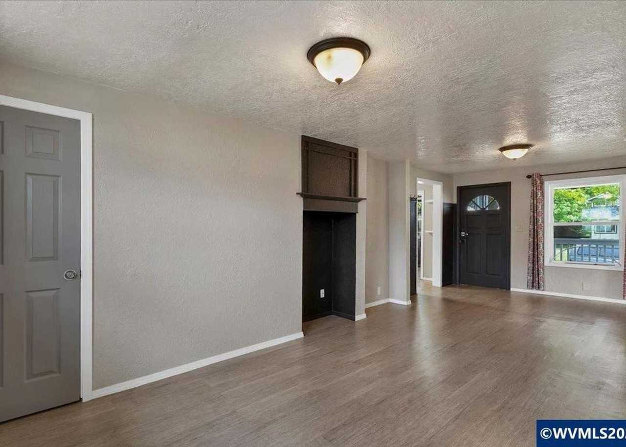 162 Ecols St N - Photo 5 of 23