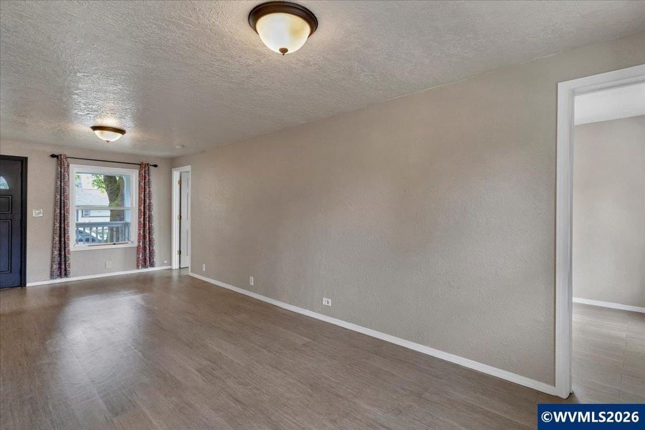 162 Ecols St N - Photo 6 of 23