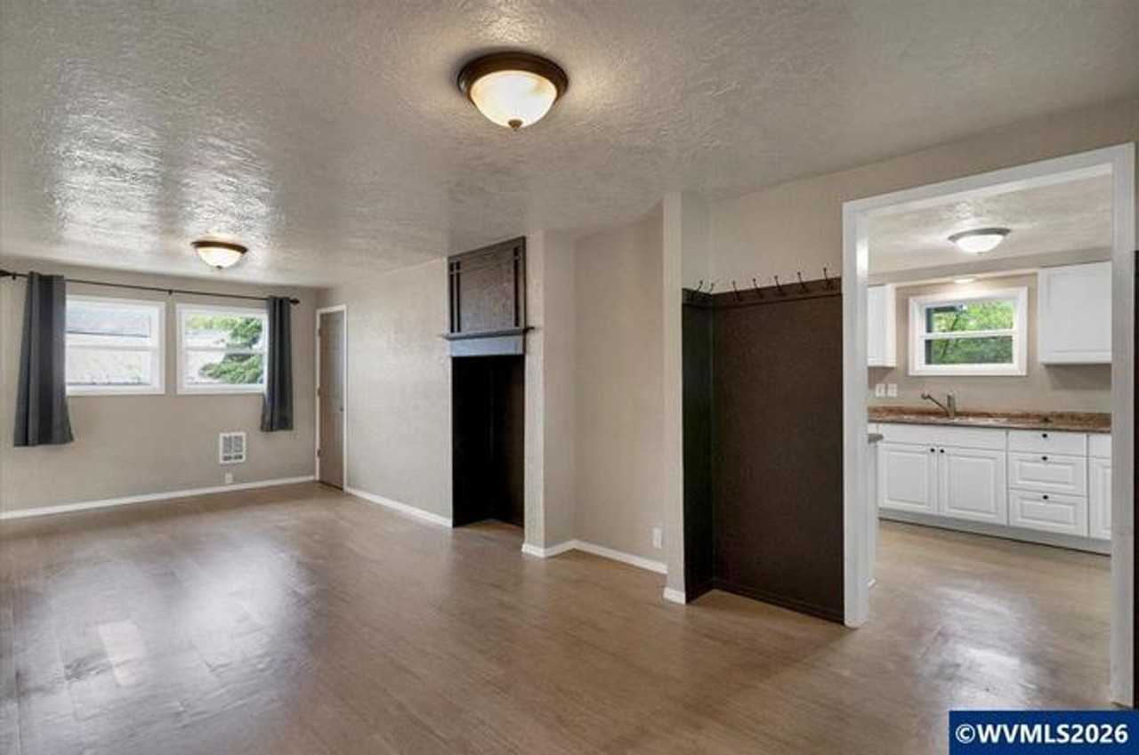 162 Ecols St N - Photo 7 of 23