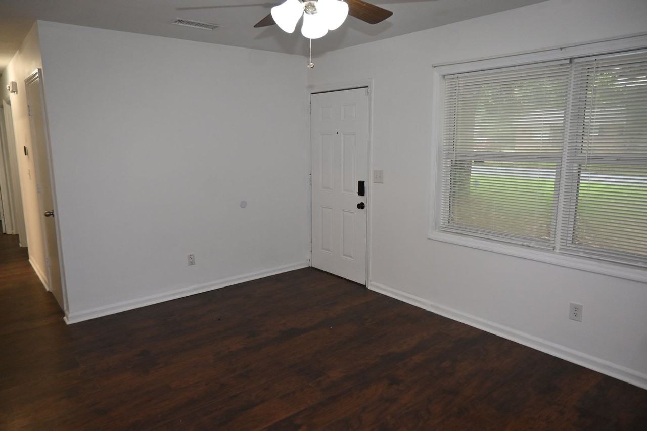 2031 Wellborn Dr - Photo 3 of 25
