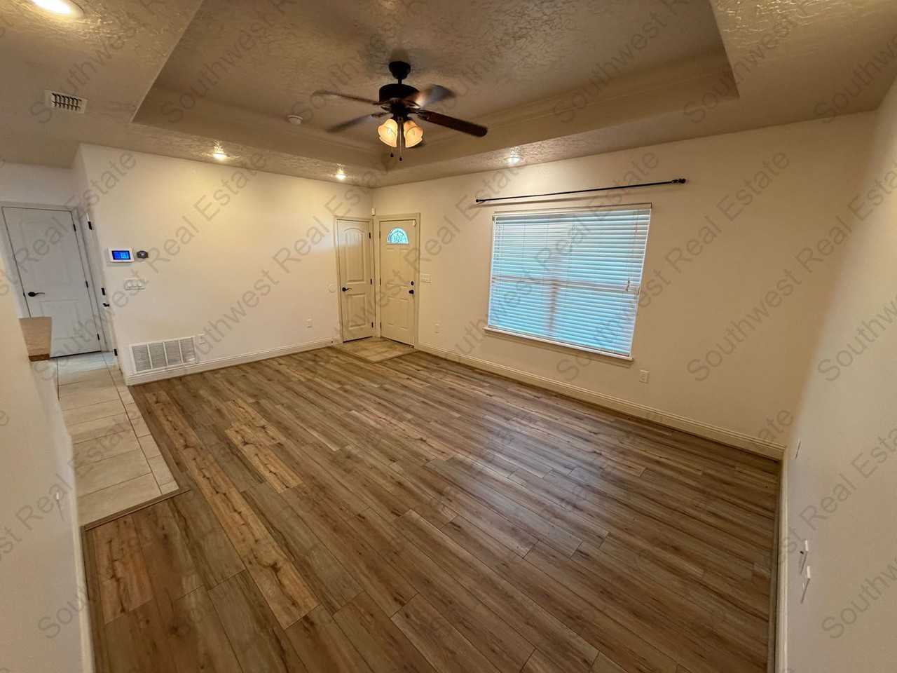 1311 Gidding St - Photo 7 of 20