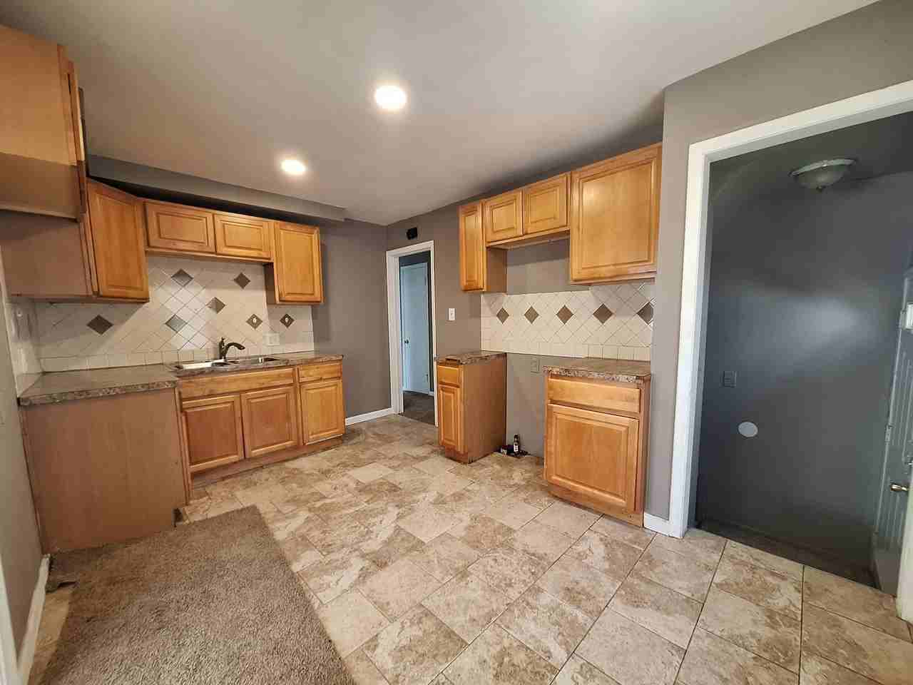 4146 University Pl - Photo 2 of 29