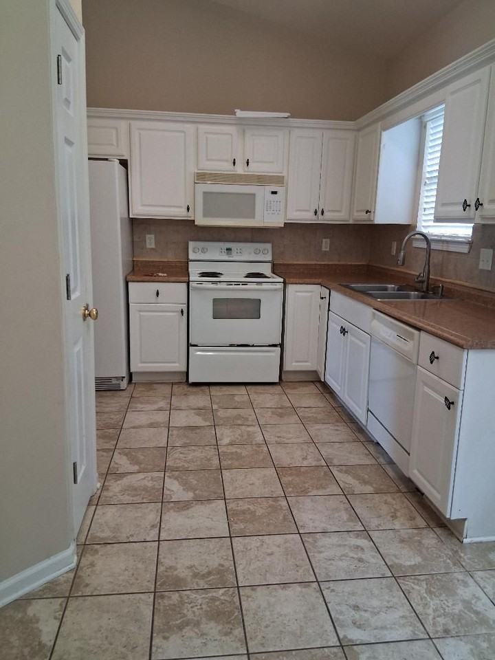 6133 Letson Farms Dr - Photo 3 of 9