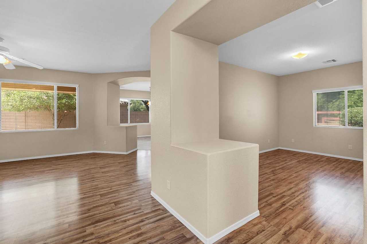 18631 E Swan Dr - Photo 4 of 34