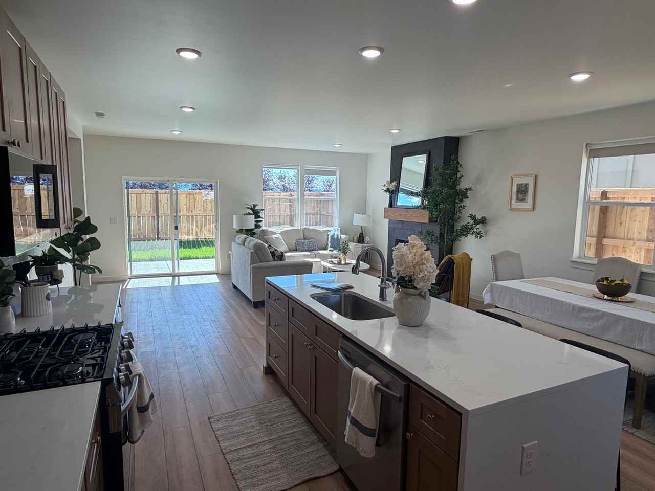 830 Spaniel Ln - Photo 6 of 40