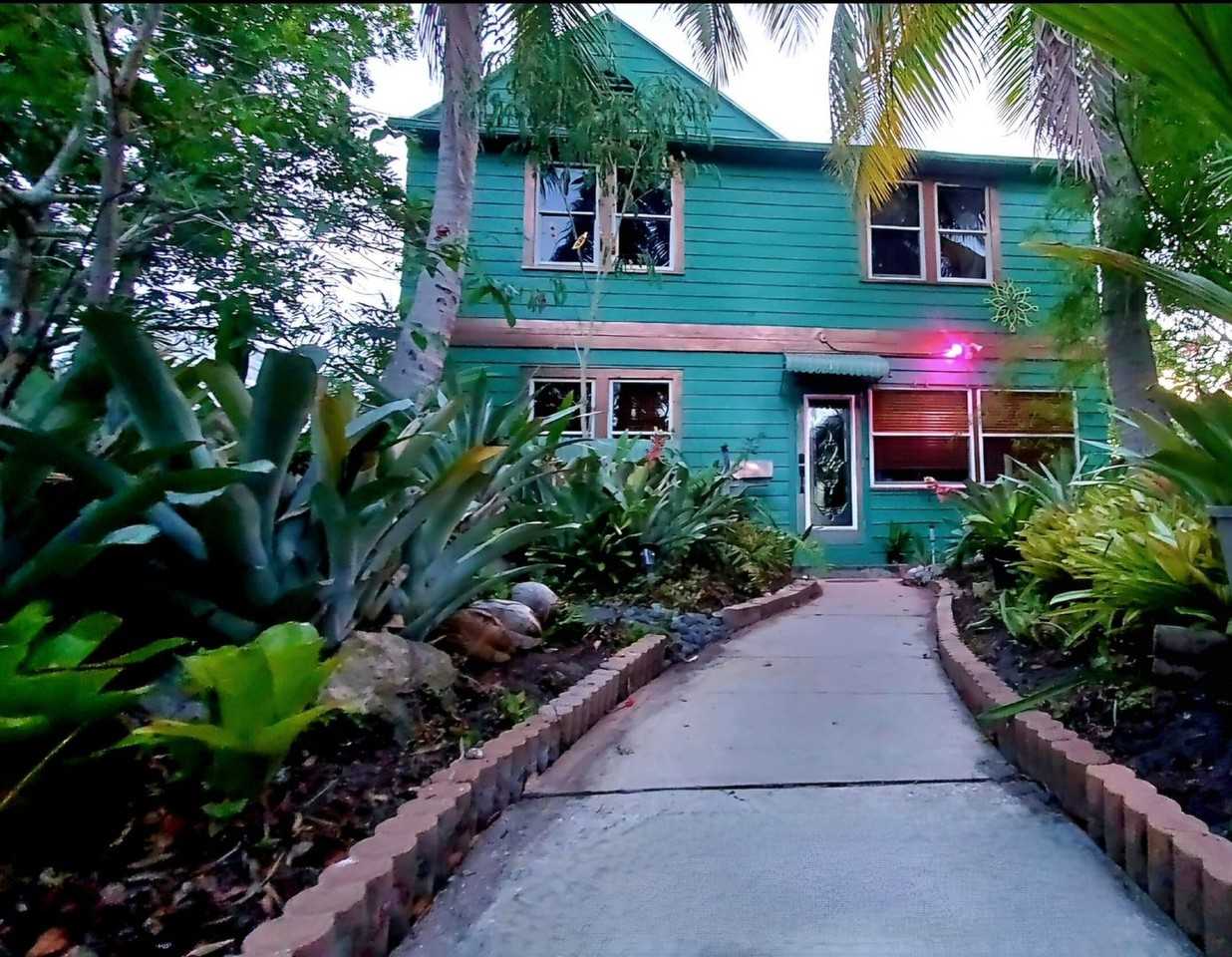 215 N Palmway - Photo 2 of 25