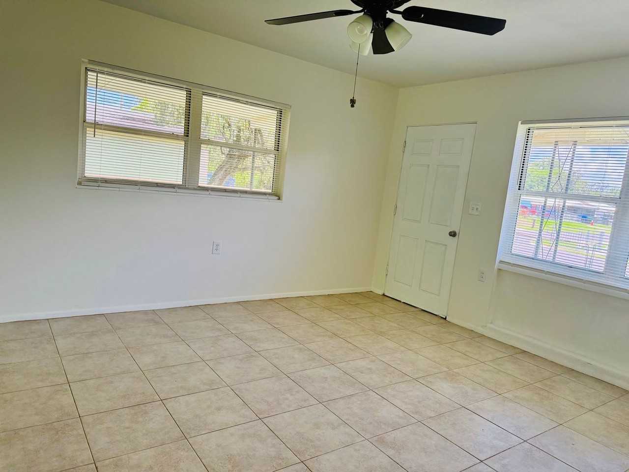 14205 Allison Dr - Photo 6 of 11