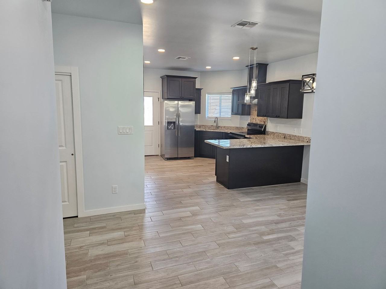 1598 N 9th Ave - Photo 6 of 40