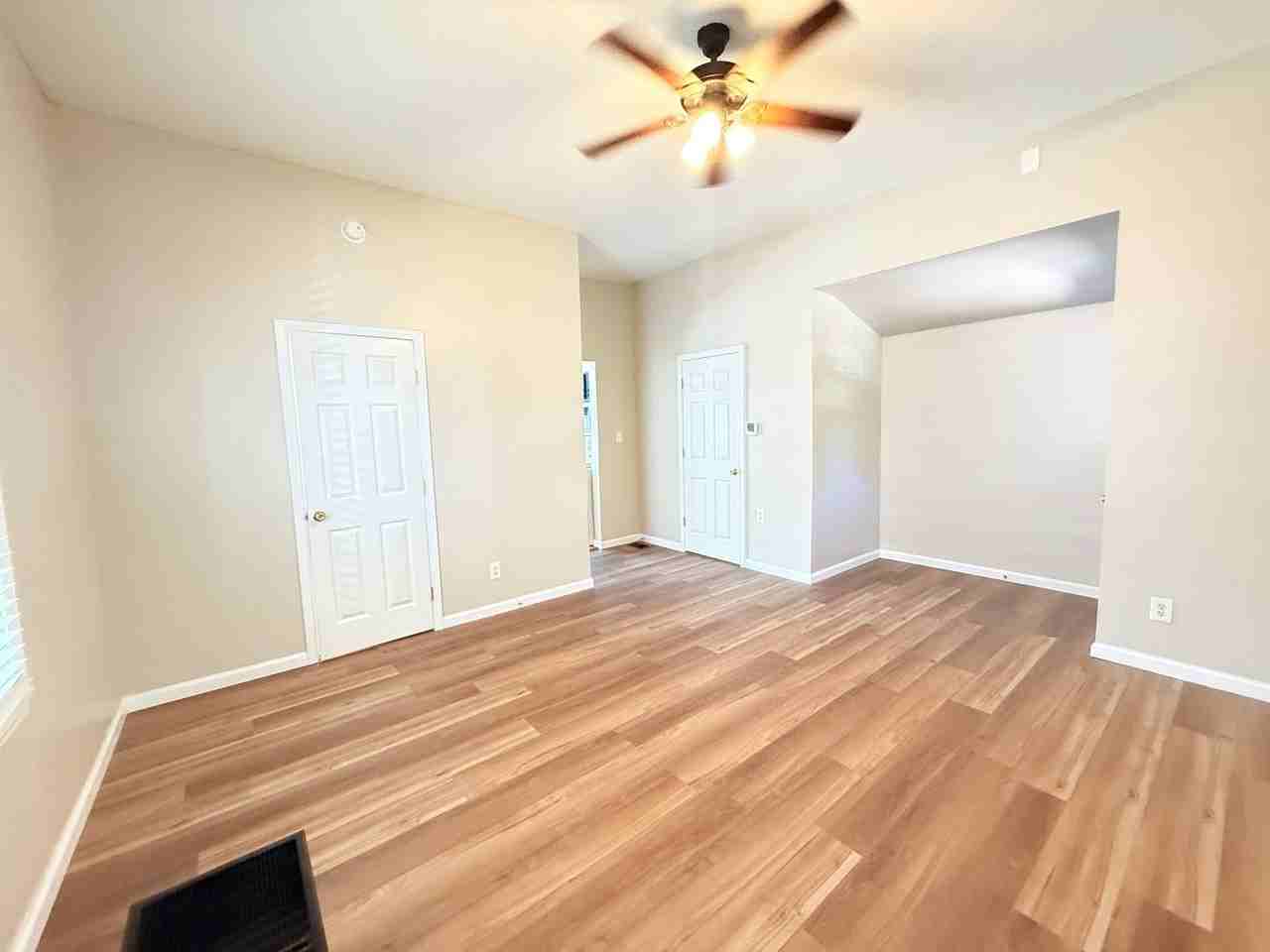 1227 Vincennes St - Photo 4 of 9