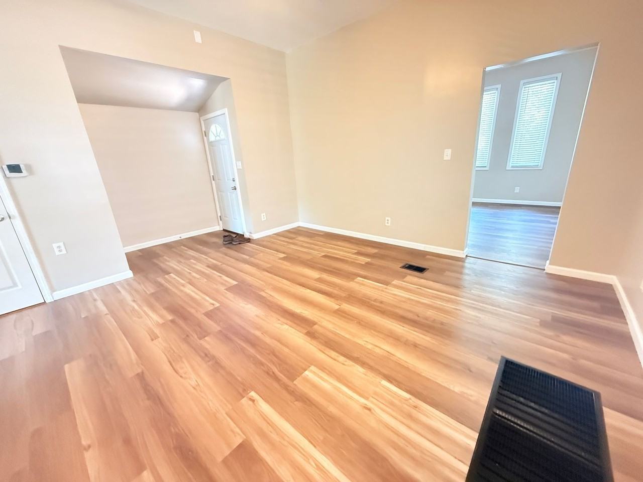 1227 Vincennes St - Photo 6 of 9