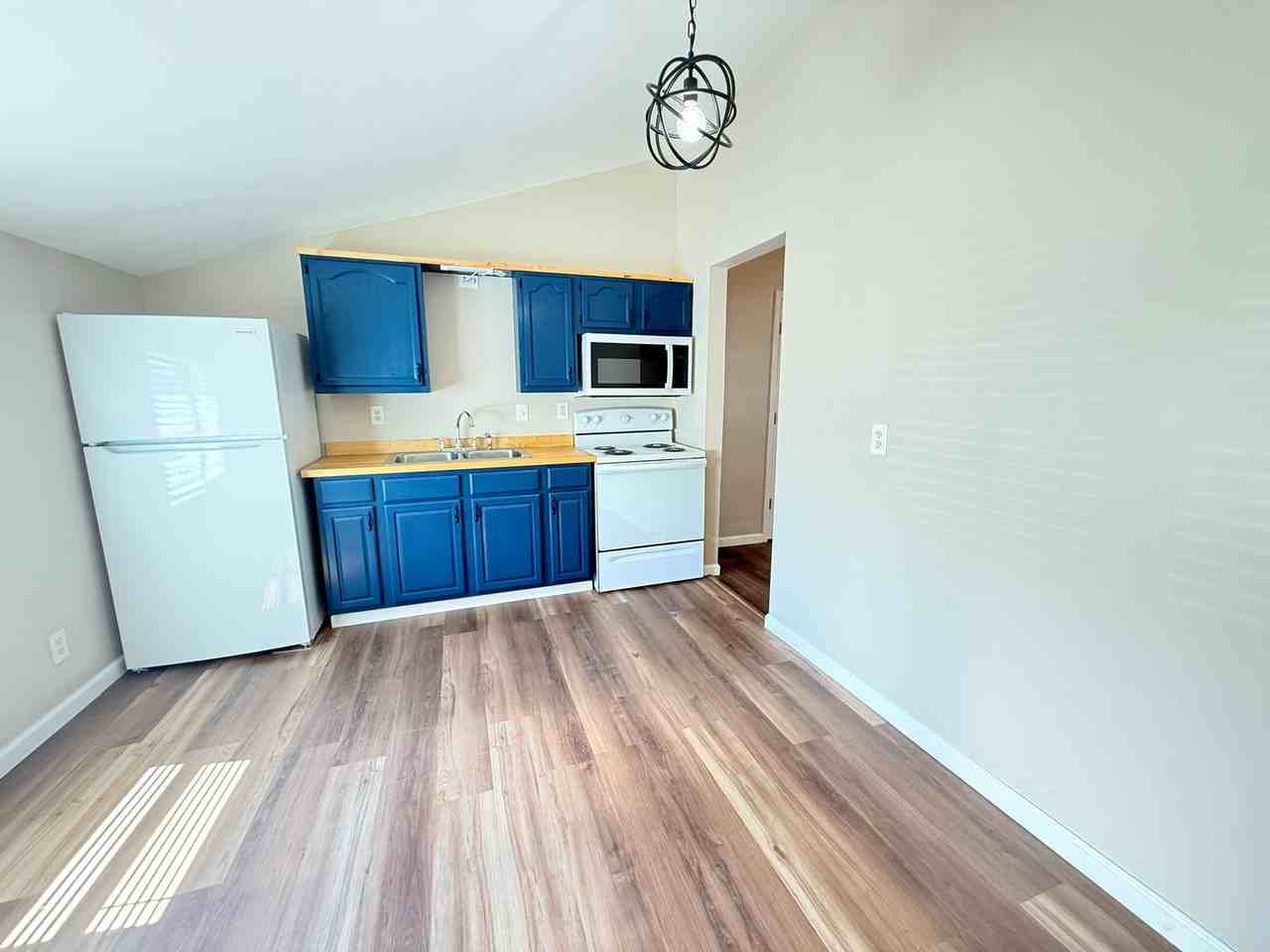 1227 Vincennes St - Photo 7 of 9