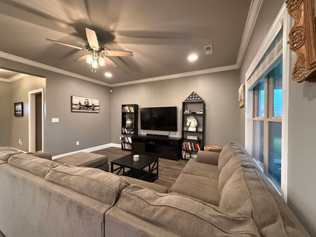 2604 Etna Dr - Photo 5 of 27
