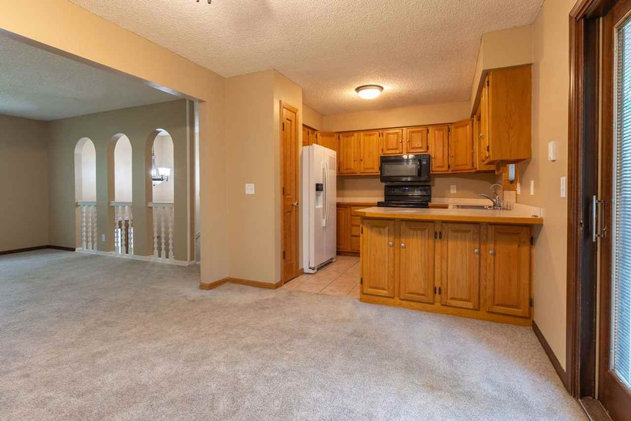6012 Fleetwood Dr - Photo 3 of 22
