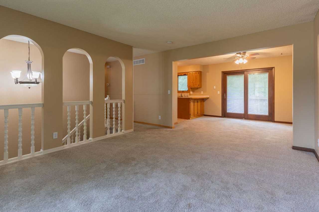 6012 Fleetwood Dr - Photo 4 of 22