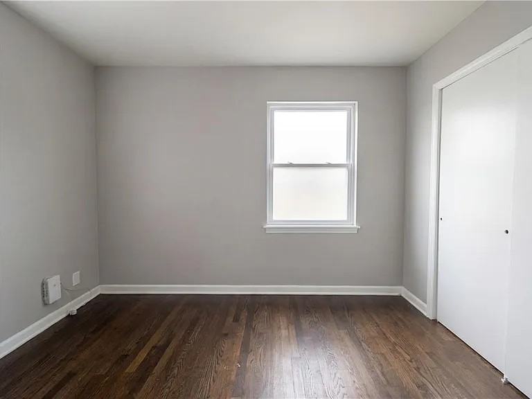 715 East 72 Terrace - Photo 2 of 6