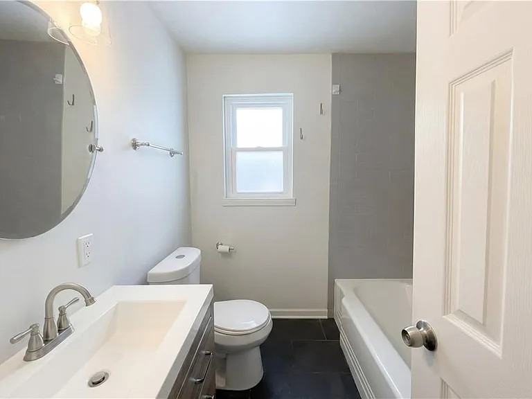 715 East 72 Terrace - Photo 3 of 6