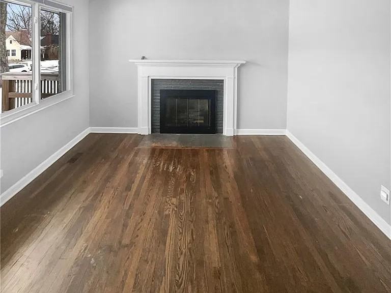 715 East 72 Terrace - Photo 5 of 6