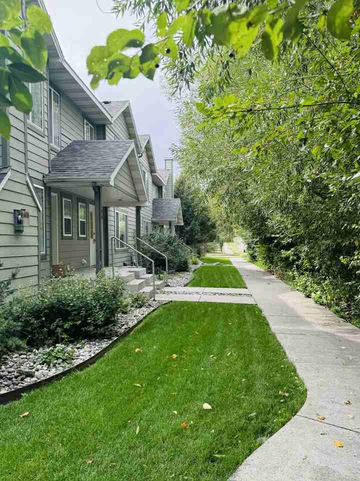 106 E College St - Photo 4 of 20