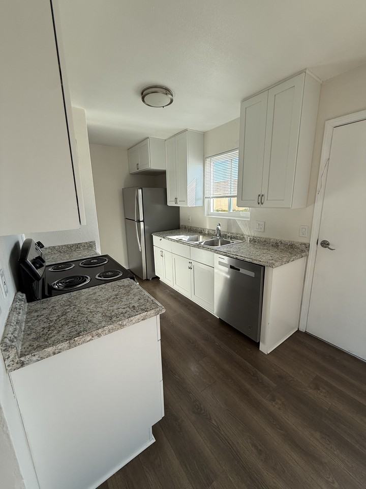 1702 E 7th St #NA - Photo 2 of 14