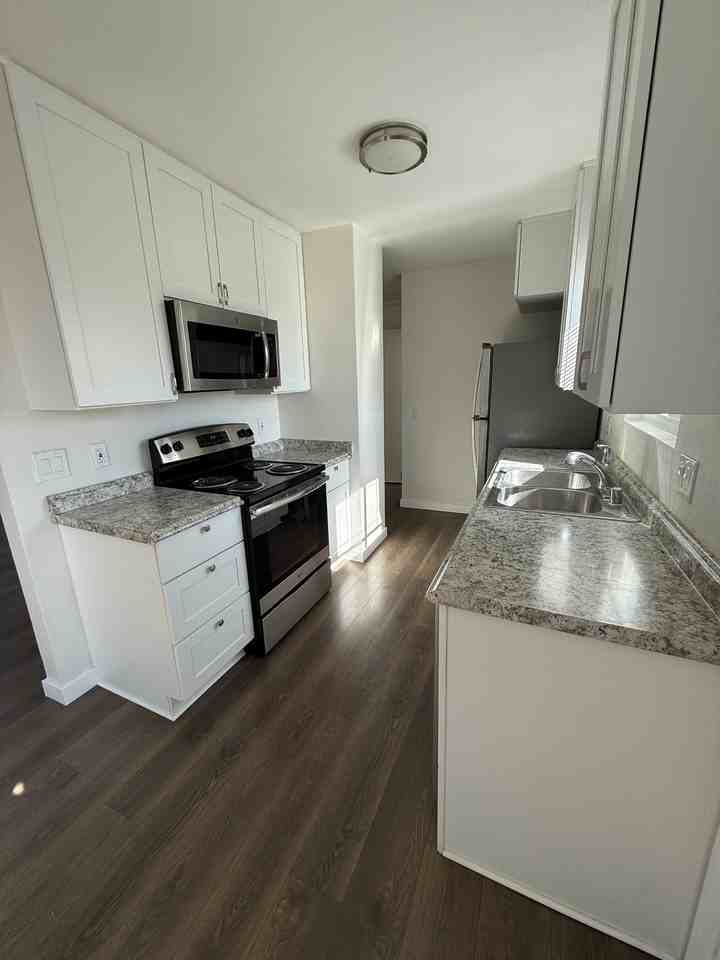 1702 E 7th St #NA - Photo 3 of 14