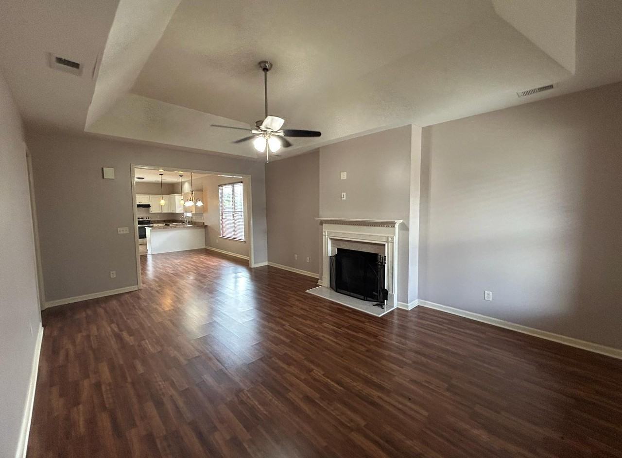 1108 Washington Dr - Photo 3 of 10