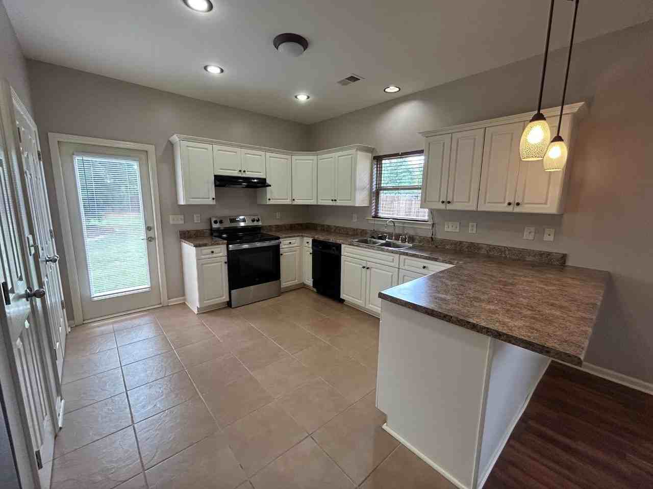 1108 Washington Dr - Photo 5 of 10