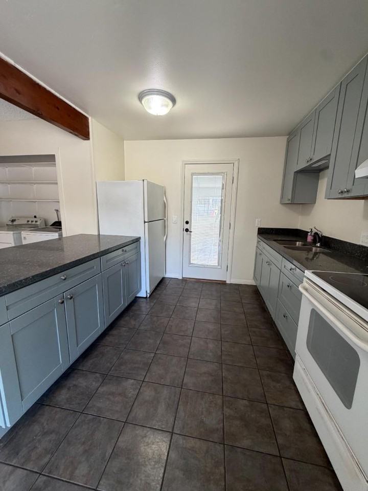 8209 Jema Way - Photo 3 of 11