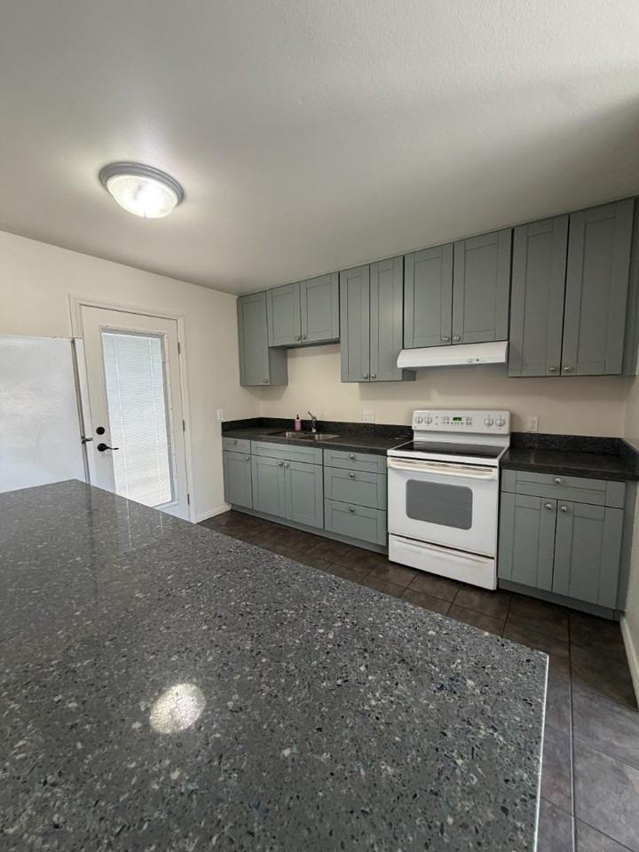 8209 Jema Way - Photo 4 of 11