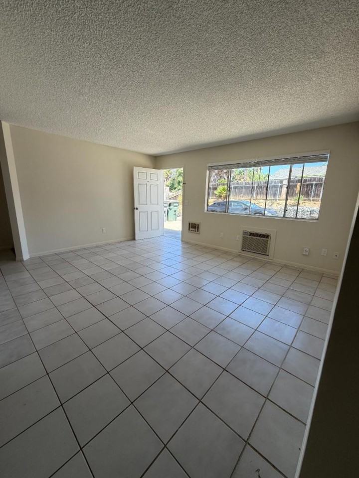 8209 Jema Way - Photo 7 of 11