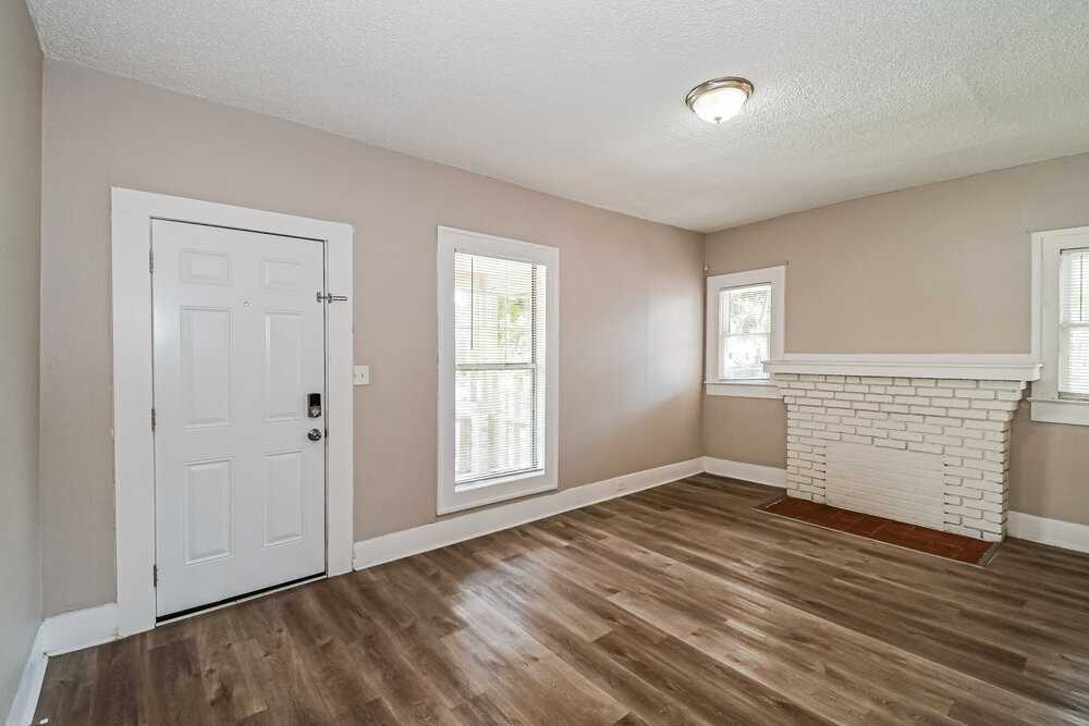 914 Allison St - Photo 3 of 16